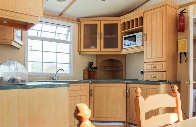 2 bedroom accommodation in New Romney
