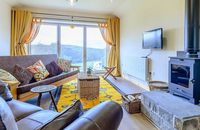 2 bedroom accommodation in Tairgwaith