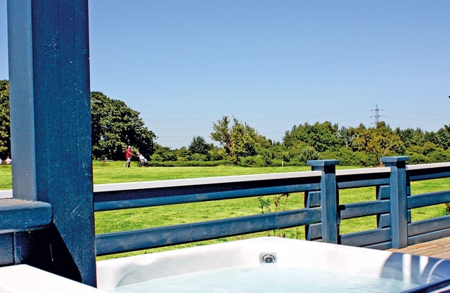 2 bedroom accommodation in Fritton