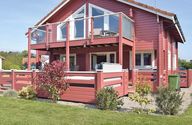 2 bedroom accommodation in Fritton