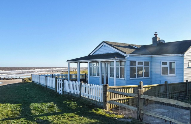 2 bedroom accommodation in Bacton