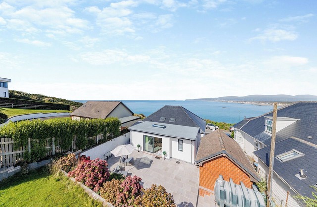 2 bedroom accommodation in Borth