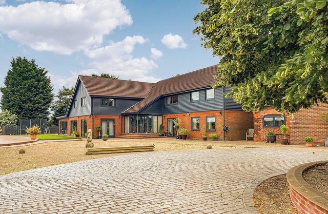 2 bedroom accommodation in Derby