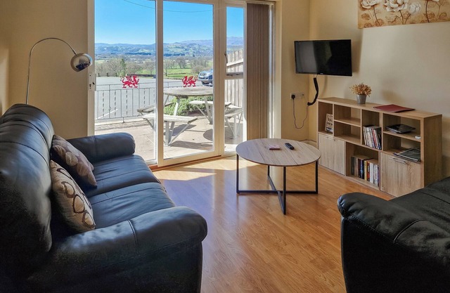 A charming cottage near Bala, offering private access to scenic farm walks.