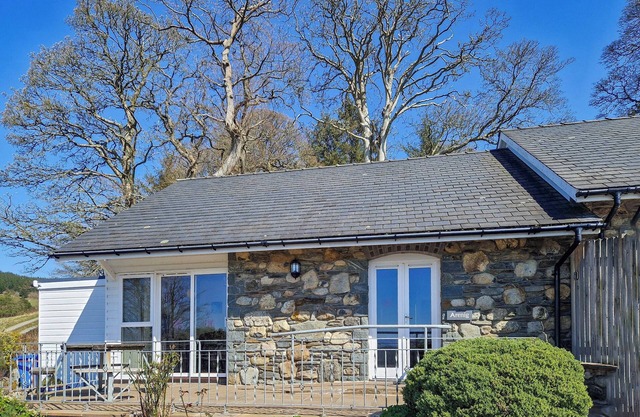 A pet-friendly cottage near Bala, offering direct access to private farmland walks.