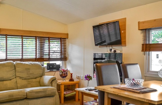 2 bedroom accommodation in Ayr