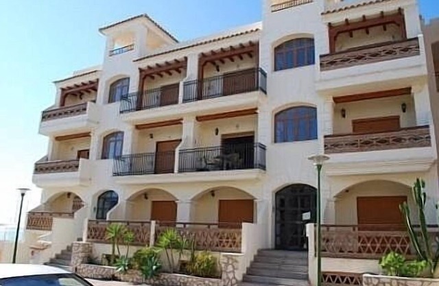 Klimatisiertes Apartment mit 2 Schlafzimmern, Pool auf dem Dach und Meerblick