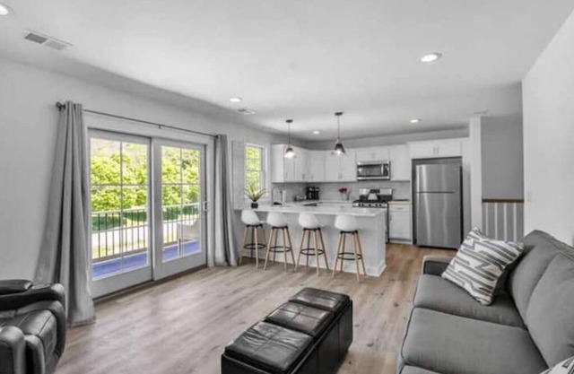 2 Bedroom Apartment- Walking distance to the village of Ellicottville sleeps 6