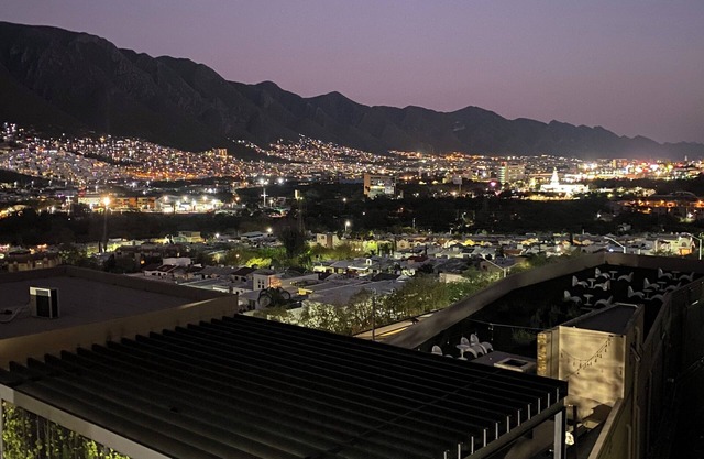 2-bedroom apartment in welcoming Monterrey with AC, WiFi Balconies amazing views