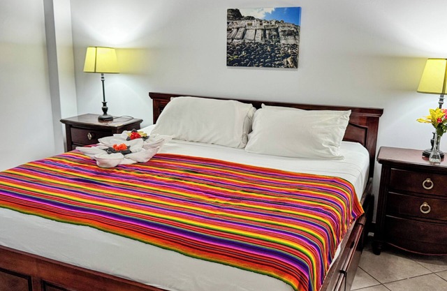 2-bedroom apartment in peaceful Hopkins with WiFi, AC. Enjoy your stay