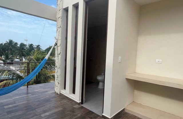 2-bedroom apartment in delightful Chelem with AC and rooftop beach view and pool