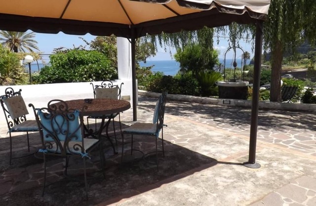 2-bedroom apartment in enjoyable Malfa with WiFi, AC