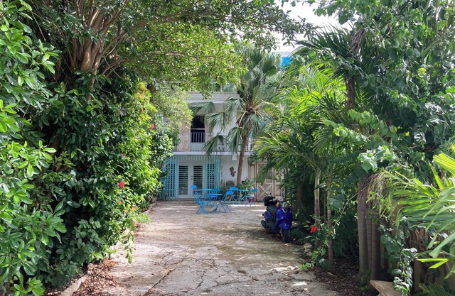 2-bedroom apartment in Culebra, wrap around porch and roof deck with ocean view!