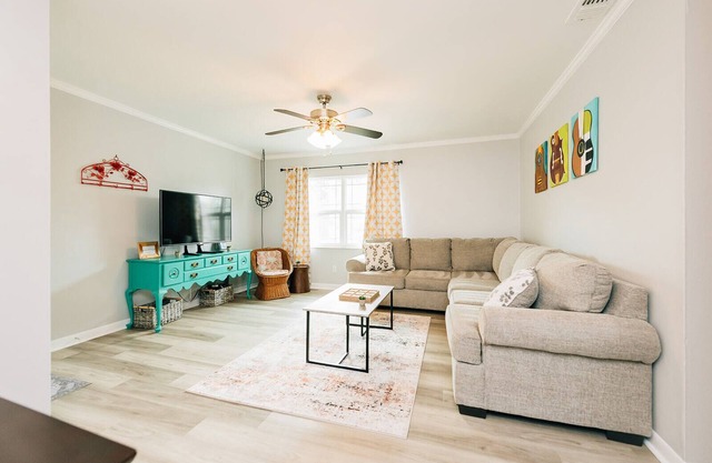 2-bedroom apartment in South Tampa with King Bed!