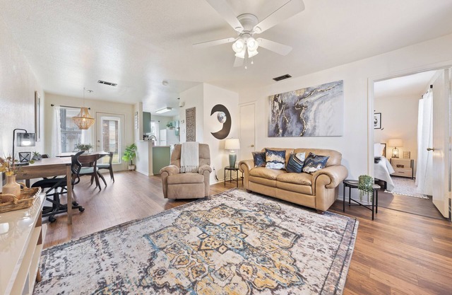 2-bedroom apartment in delightful Killeen with WiFi, AC