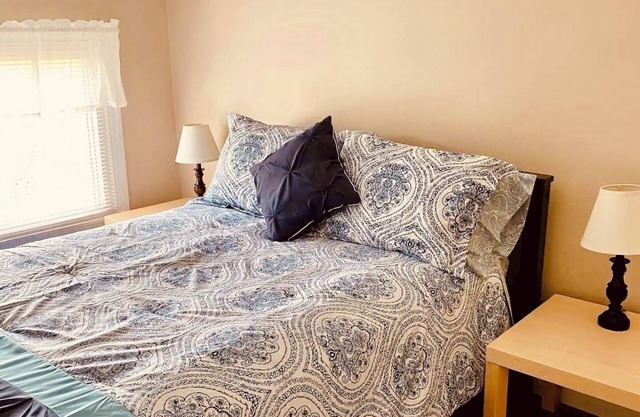 2-bedroom apartment just a short walk from the Saint Lawrence River.