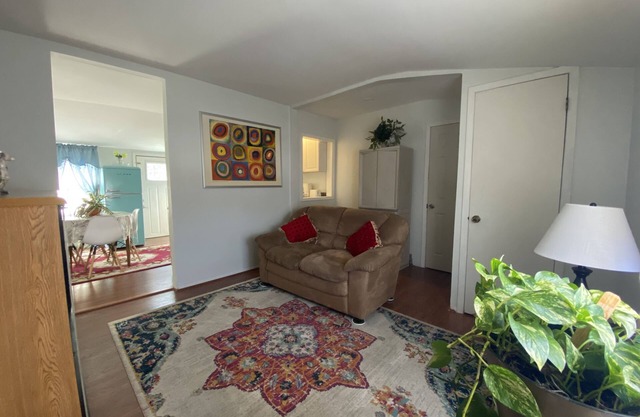 2 bedroom apartment minutes away from Gambling, Bars, Restaurants, Water Park...