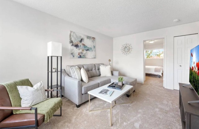 2 Bedroom Apartment-Nearby parks and marina!