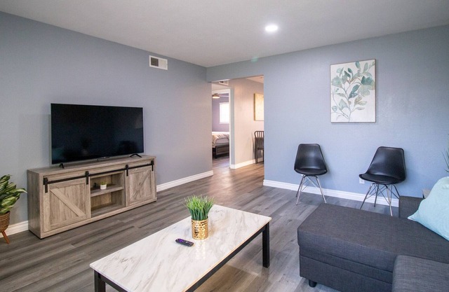 2 Bedroom apartment near Rawhide