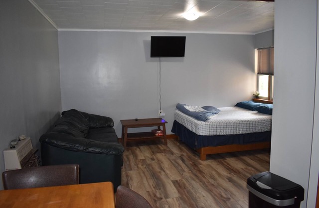 2 Bedroom Apartment Situated at the Heart of Promised Land State Park