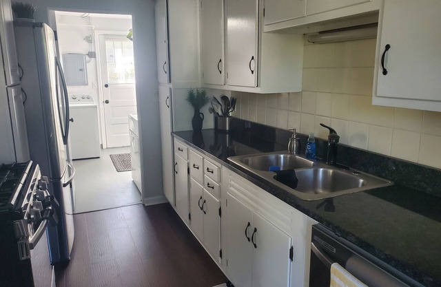 2 Bedroom apartment in Downtown Lake Bluff