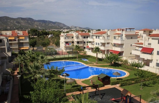 2 Schlafzimmer Apartment mit Terrasse, Pool und Paddel