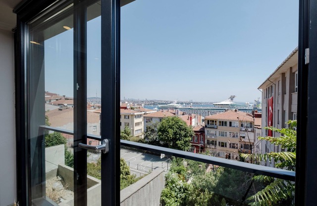 2-bedroom apartment with Bosphorus view and AC in Istanbul