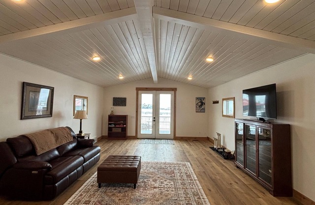 2-bedroom apartment with Wi-Fi and full kitchen plus laundry in amazing Kamas.