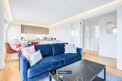 2 Bedroom Apt By LS2G Short Lets & Serviced Accommodation Greater London With Private Balcony