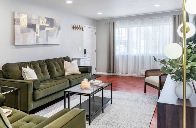 2-Bedroom Apt Centrally Located in Santa Clara