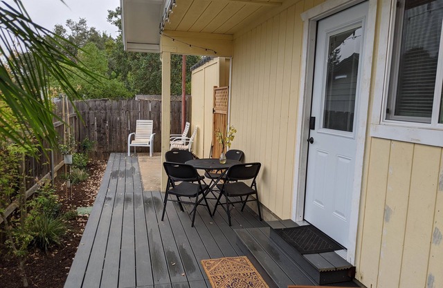 2 bedroom aptmnt near Bethel / I5