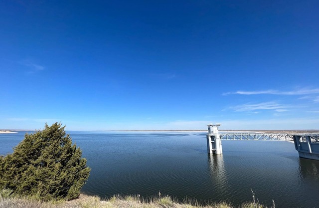 2-bedroom at resort on LAKE MCCONAUGHEY neighboring phenomenal restaurant & bar