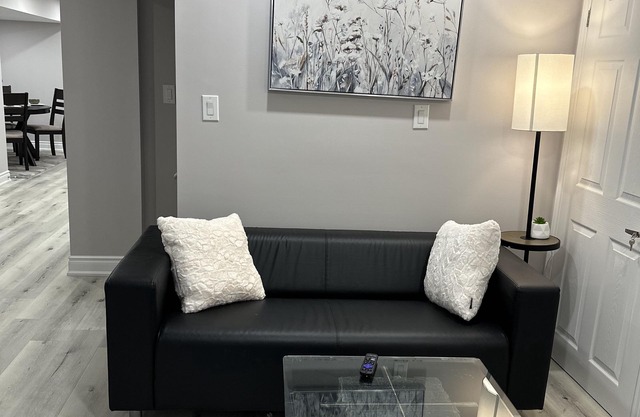 2 Bedroom Basement With Separate Entrance Family-friendly