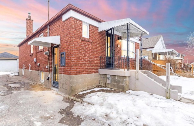 2 bedroom + Bath in Eastyork