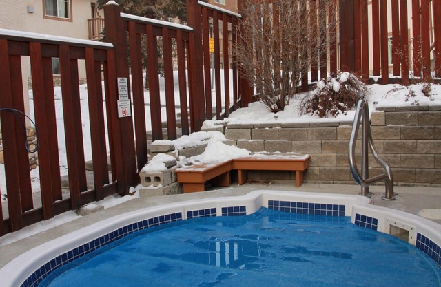 2 Schlafzimmer / Bad Lodge in Rocky Mountains / Kamin / Whirlpool / Grill