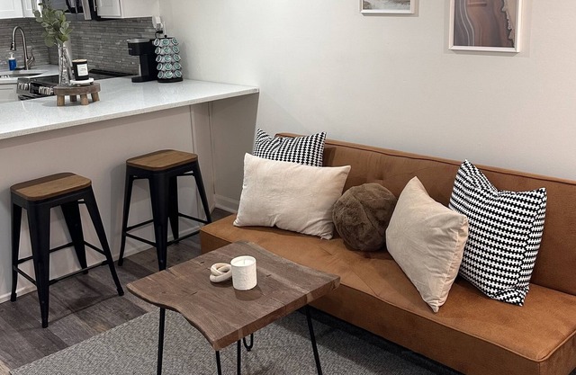 2 Bedroom Belleville Beauty