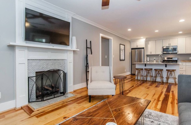 2 Bedroom Bungalow in Five Points Near Downtown
