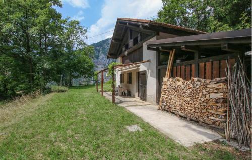 2 Bedroom Cozy Home In San Lorenzo In Banale