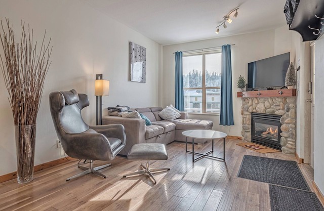 2 bedroom/2 bathroom ground-level, newly renovated, corner condo at Creekside