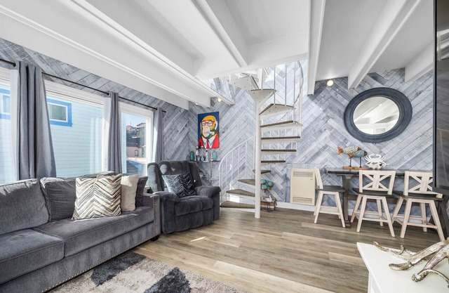 2 Bedroom Capitola Home w/ Rooftop Deck!