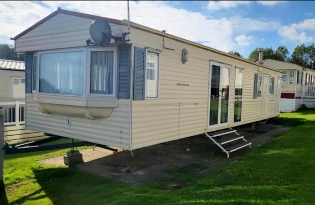 2 Bedroom Caravan With Sea Views