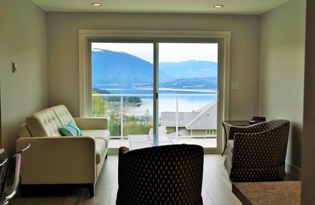 2 Schlafzimmer Carriage House mit Panoramablick auf Shuswap Lake