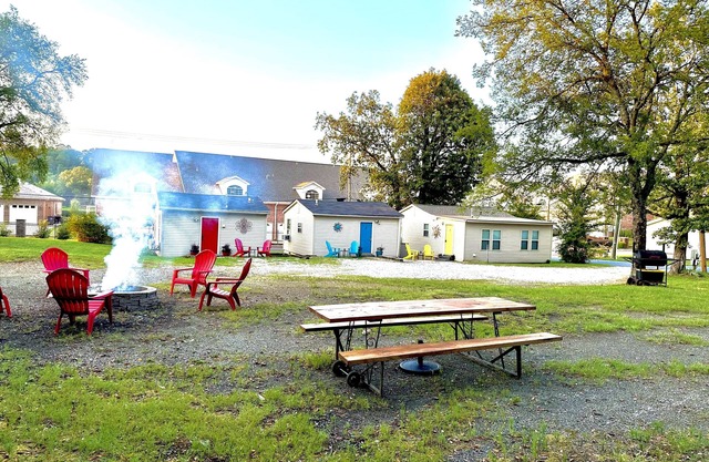 2 Bedroom Centrally located near Shopping, Restaurants & Lake