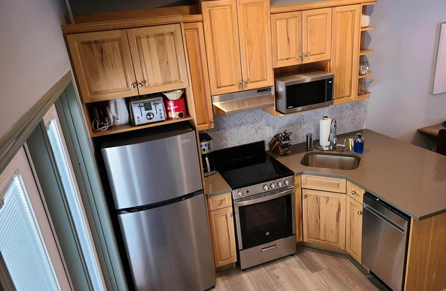 2 Bedroom Chalet between Canmore & Banff (sleeps 7 (up to 6 Adults and 1 Child))