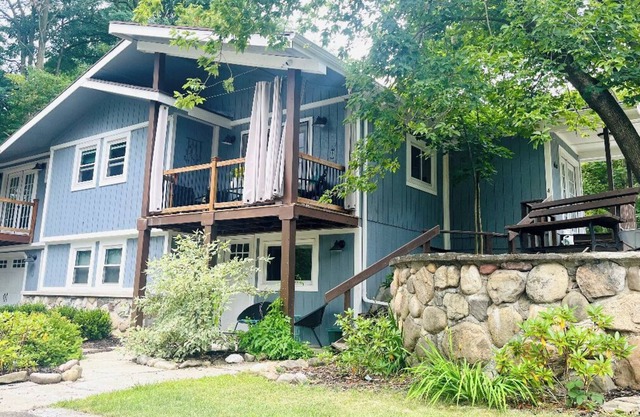 2 bedroom Chalet near Main St - the perfect couples retreat!