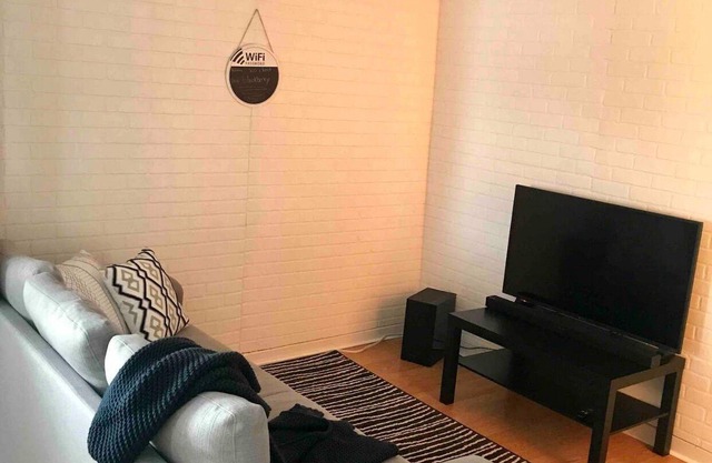 2-bedroom condo 15 min Montreal downtown