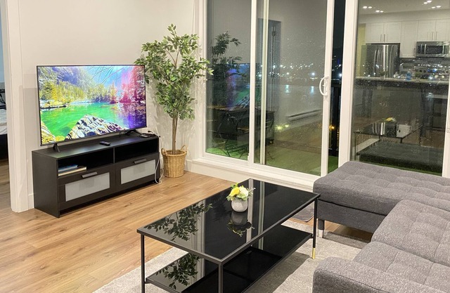 Luxury 2 Bed 2 Bath Panoramic River View Apartment