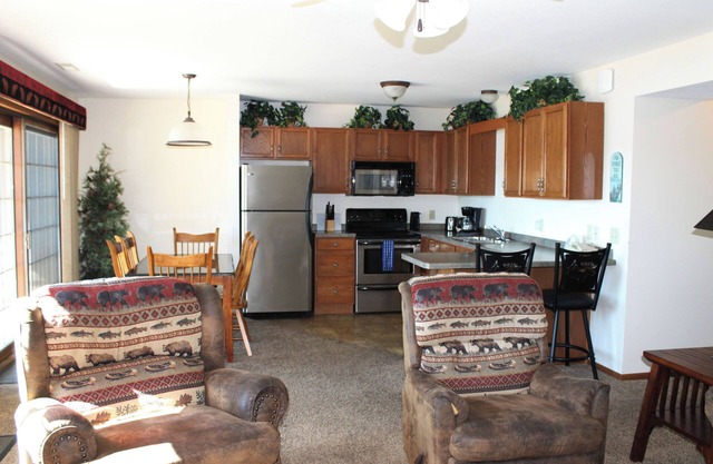 2 Bedroom condo great view of Duck Lake