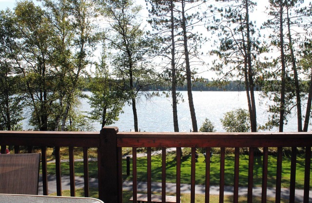 2 Bedroom condo great view of Duck Lake