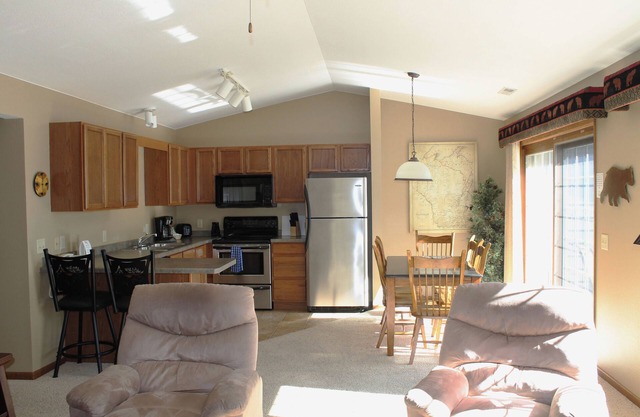 2 Bedroom condo great view of Duck Lake